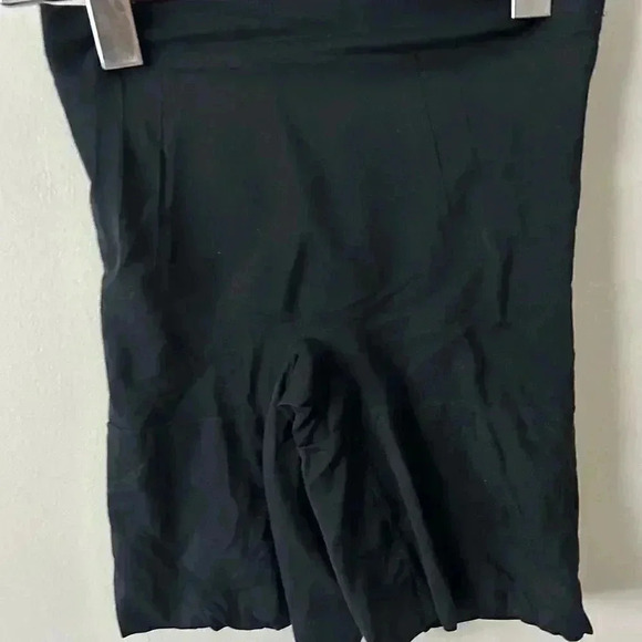 NWOT Spanx OnCore Mid-Thigh Short - S - Picture 4 of 9